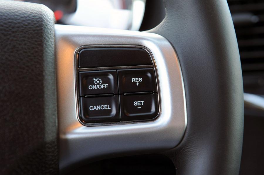  Dodge Durango R/T 2011 года  (фото 27 из 54)